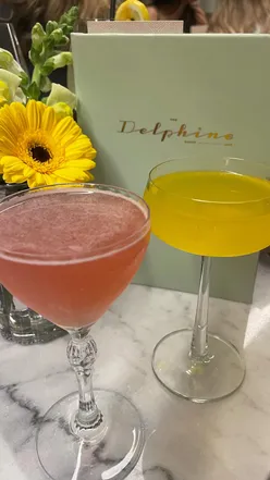 Excited Glasgow locals celebrate the launch of @shufflerewards, a cashback app for shopping and dining rewards.