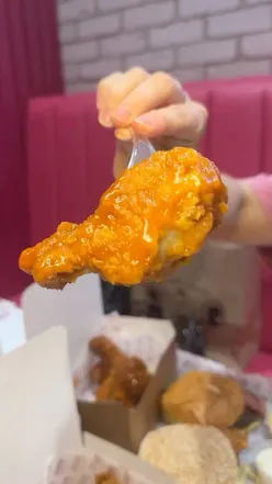 Delicious fried chicken and spicy burgers at Eat Smacks in Cardiff, featuring unique Costa coffee options.