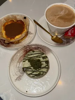 Desserts at Marhaba Ice Cream in Manchester: pistachio cheesecake, basque cheesecake, and a latte. Sweet treat paradise! 🍰☕️