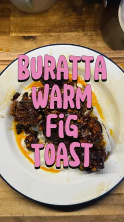 Delicious figs with burrata, pine nuts, and balsamic vinegar on toast, celebrating seasonal flavors in Dublin.