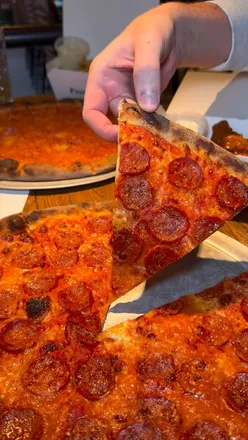 Franks pizza served at Wunderbar in Glasgow with cocktails at £4.95 on weekdays, perfect for a night out.