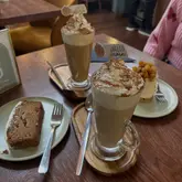 Autumnal bestie date at Verde Burntisland with pumpkin spice lattes, toffee apple loaf, and cinnamon apple cheesecake.