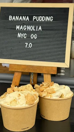 Delicious banana pudding available at Barras Markets by @the_crumbleologist and @spoonmeuk in Glasgow.