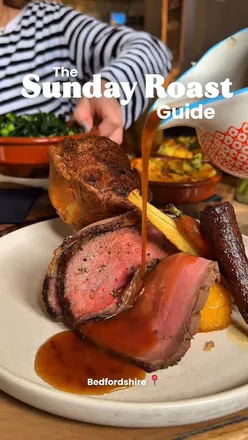 Delicious Sunday roast at Hare and Hounds Old Warden featuring beef, chicken, and creamy cauliflower cheese.