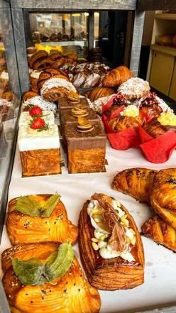 Vibrant food scene in the North East featuring cafes, Michelin-starred dining, and diverse street food.