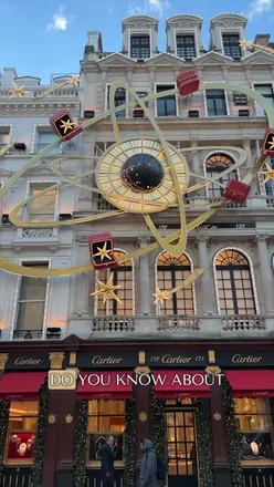 Video showcasing top Christmas activities in London, including royal and romantic ideas for festive travelers.