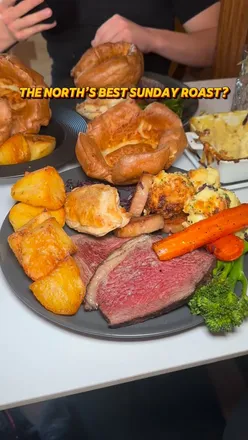 Delicious Sunday roast with beef served at Delve in Saddleworth, showcasing the best UK meat dishes.
