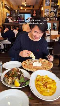 Diners enjoying fresh Italian dishes at Taverna Trastevere in Clapham, including carbonara and seafood.