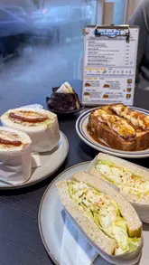 Delicious onigiri, honey toast, and sandos at Showa Coffee House in Shawlands, a popular new café in Glasgow.