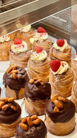 Café in London serving unique cruffins with flavors like pistachio cream and Full English Breakfast for food lovers.