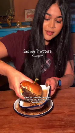 Delicious burgers, chicken tacos, and haggis poutine at Smokey Trotters Kitchen, a must-visit spot in Glasgow!