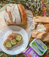 Delicious 3-ingredient sourdough loaves from @flowrsourdough delivered in Bath, perfect for breakfast and brunch!