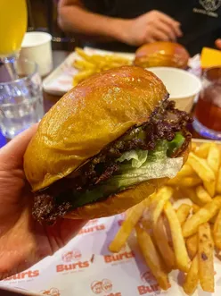 ✨BURTS✨

Always a banger of a burger at @burts_nwc 🍔 I got the green chilli which was stunning, the caramelisation on these patties - wow! I’ll deffo be getting this as my regular burger! 

#heaton #burts #burgers #newcastlefoodie #newcastlefoodies #newcastlefood #newcastleblogger #newcastlebloggers #ne1blogger #foodiesofnewcastle #northeastfoodie #northeastfoodies #northeastbloggers #ukfoodblogger #foodlove #foodstagram #foodphotos