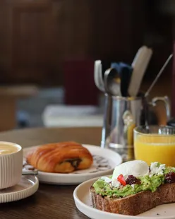 I get much enjoyment out of a hotel breakfast. No matter how well I sleep, I wake up ravenous. Ready to consume far more than I need. Likely, it’s simply because I can. And why not? Isn’t that the whole point? Sip. Bite. Read. Rest. A relentless drumbeat of indulgence, repeated over and over again. 

Ad - PR Invite #wildeaparthotels #cambridge #oscarsatwilde