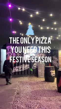 Deano's festive woodfired pizza with pulled ham, brie, and cranberry jelly, a must-try holiday treat in Walkinstown.