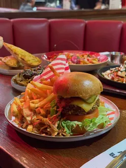 As Christmas is nearing, I wanted to share this post as a thank you to everyone who’s supported my journey throughout, even though I haven’t been as active on food crush diaries this year, I’ve been busy cooking up some other plans.
‌
Last night we had a huge dinner and over indulged with fajitas, pigs in blankets, nacho clause and the sweetest sips with candy cane & Oreo from @tgifwales. A proper American feast! 
‌
The warmest and friendliest of staff, this festive menu offers two courses with an ultimate cocktail and is still available for £24.95 per person! Thank you for having us and wishing you all a very Merry Christmas filled with amazing food, company and fun xo
‌
Invite
‌
#tgif #christmasmeal #christmas