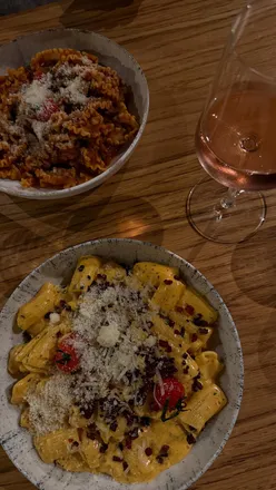 Delicious Italian dishes at Gio’s in Slateford, including calamari, meatballs, fettuccine ragu, and homemade doughnuts.