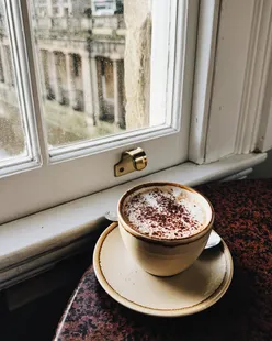 My Christmas vibe this year: lots of homemade baking, diy evenings, cosy catch-ups with friends, cocktails making, day trips outside London, and just a really good mood. Definitely one of the best Christmas seasons for me ✨