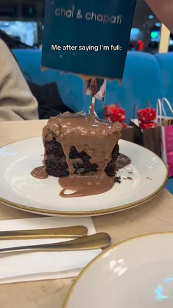 What’s life without a sweet treat?! 🤩

#matildacake #desserts #londondessertspots #chaiandchapati #relatable