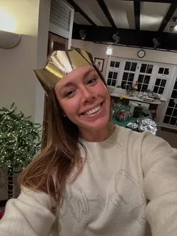 December 🤍 a month of everything.

Fun, parties, family time, training, desserts, business wins, getting ill, very little sleep, and learning (again) that I’m not invincible 😅

I raced my first ever Hyrox whilst ill, got worse and had to stop training for over three weeks after. I pushed, I rested, I adapted.

I hosted 12 Days of Reevampmas and watching everyone show up, get stronger and enjoy it made it so worth it 🎄💪

I taught gym and Spanish classes, drank more alcohol than normal, didn’t prioritise sleep over Christmas, lost my routine and felt absolutely shattered by the end 😴😂

But I also felt grateful, proud and so aware of how much I’ve grown this year, personally and in business.
Sometimes you need the wobble to remind you what really matters.

Lessons learned. Community built. Fire relit.
2026 I’m so ready for you and so are my Reevamp team! Let’s do this ❤️✨

#newyearnewgoals #fitnesscommunity #reevampfitness #balanceoverburnout #restandreset