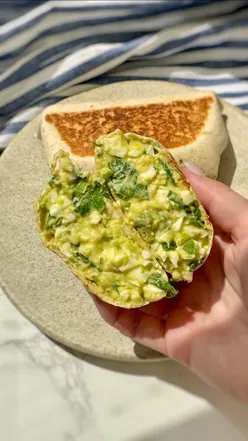 👉🏻 Comment ‘link’ if you want this recipe

EGG AND AVOCADO CHOPPED SALAD WRAPS

✅ Meal Prep ✅ High Protein 

This is one of those recipes I come back to again and again, especially when I want something quick, nourishing, and genuinely satisfying. The combination of eggs and avocado creates a creamy, rich egg and avocado salad without feeling heavy, and the chopped salad style makes every bite balanced and flavourful.

#mealplanning #eggavocadosalad #choppedsalad #highproteinfoods #alexarciabmealprep