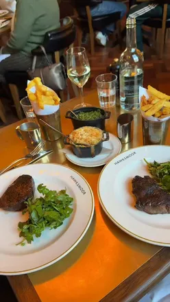 January - £19 steak & side deal🥩 

Hawksmoor are offering some of the best deals in London right now! From @hawksmoorrestaurants January menu you can get 1 course for £19, 2 courses for £23, and 3 courses for £26. You can also grab martinis for a tenner at the martini bar (at Hawksmoor St Pancras).

If your looking for a spot to have a quality meal without breaking the bank, run don’t walk 🏃‍♂️ 

Available Monday - Saturday 12pm - 5:30pm

#steak #hawksmoor #steakandchips #londonfoodguide