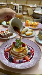 A fast-paced montage showcasing various brunch dishes, drinks, and cafe interiors from multiple London and UK-based venues, designed to inspire viewers to visit for brunch.