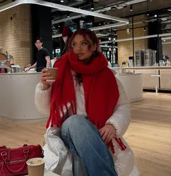 On the move to find London’s best hot chocolate spot.. I rate this one a 4/10🫩 but aesthetically pleasing to the eye 
so there’s a plus! 
What is your fave hot chocolate place?
-
-