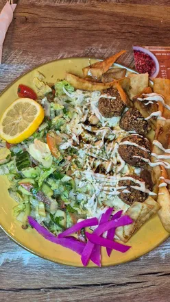 After a cold and snowy week, a treat day is required! 

This Egyptian takeaway is a real hidden gem, beautifully styled to reflect the heart and soul of Egypt. From the moment you walk in, the décor sets the scene with warm colours, traditional patterns, and subtle Egyptian touches that make the space feel welcoming.

We had a delicious selection of food, from falafel salad, classic kushari ( an Egyptian signature dish)  plus one of the best Munch Boxes around- these cannot be missed. 

The Munch Box is loaded with a smash burger, house fries, mac n cheese, coleslaw and chicken tenders.
All my fave things in one box, I was struggling to pick a favourite, but the mac & cheese was one of the best I've had.

The falafel salad was fresh, crisp and served with a creamy tahini dressing. If you're doing a healthy January than this is for you! 

The classic kushari is a vegan egyptian signature dish made with mixed pasta, lentils and rice, topped with our tomato sauce, chickpeas, garlic vinaigrette. Something we have never tried before. Absolutely packed with flavours, we would definitely order again. 

If you love a Munch box, or traditional Egyptian dishes then give @gizanottingham a try!

#invite #Nottingham #nottinghamrestaurant #munchbox #nottsfood