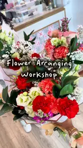 A short, aesthetic reel documenting a flower arranging class held at a Moroccan-themed cafe. The video features close-up shots of the floral arrangements, the process of creating a bouquet, and the cafe's interior, accompanied by text overlays describing the experience.