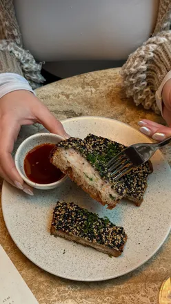 Ekkkk sharing my very FIRST day in the life vlog!!! ✨ since being made redundant and trying to dive into full time content creation I’ve made it my mission to share more snippets of my London life with you all 🥰 for transparency all of these spots were ‘invites’ - I hope you enjoy & any feedback welcome! 💌 

Featured:
@fredbakery 
@milkbeachlondon 
@pastaevangelists 
@fattoamanopizza collab with @cookingwithbello