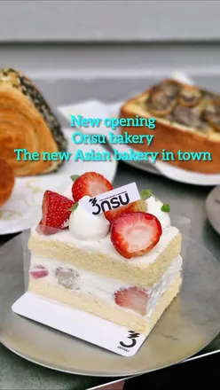 New obsession unlocked 🥐✨
@onsubakery has landed, bringing bold Asian flavours to seriously good buns and desserts. Think wagyu beef curry buns, mentaiko shio buns, silky egg tarts, indulgent chocolate oolong tarts, and dreamy hojicha pudding. With pastry precision from award-winning pastry chef Michael Kwan, this is comfort baking with serious finesse. Don’t sleep on this one.

To celebrate its opening on 15 Jan, Onsu Bakery is serving Onsu Sets for just £4.90 — each set includes a drink, pastry & dessert. A new line-up drops daily, available from 12pm till sold out.

⚠️ One set per person
⚠️ Only 500 trays daily

📍55A Dean Street
London W1D 6AG
[Ad-pr invite]
@etkwan