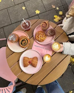 Delicious tiramisu cruffin at a London bakery, featuring @sourdoughsophia and delightful sweets. #LondonBakery #FoodScene