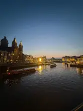 Nighttime view of Amsterdam, showcasing the city's charm and family-friendly attractions for a memorable adventure.