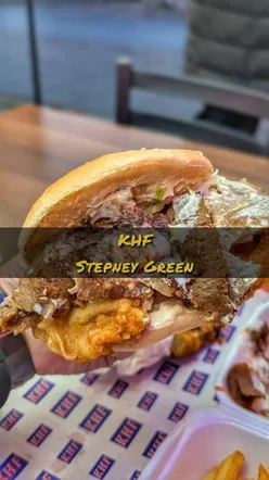 📍KHF - Stepney Green

North, South, East, West - Which area’s Boss man does it the best?

Apparently, KHF is the best in East so I paid them a visit to grab myself a feast 🍗😁

If you have a recommendation, let me know without hesitation ✍️
.
#friedchicken #chickenwings #chickenburger #pfc #londonfoodie
