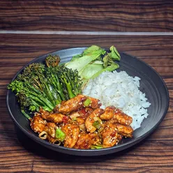 Delicious Honey Garlic Chilli Chicken fakeaway with rice and veggies, perfect for a healthy weekend treat.
