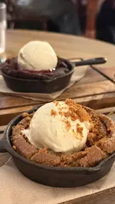 A short, engaging video review of The Oxford Blue in Oxford, featuring a tour of the pub's interior and a selection of their menu items including steak frites, pizza, and desserts.