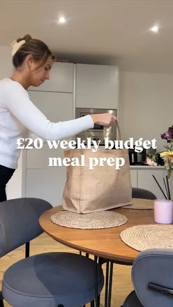 Weekly meal plan for a No Spend Challenge featuring budget-friendly dishes like Bolognese and chicken katsu curry.