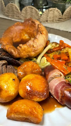 Delicious takeaway Sunday roast featuring beef brisket and pork belly from Bluebell Coffee in Swansea.