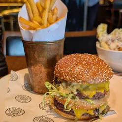 That all time classic taken to another level! The Big Matt from @hawksmoorrestaurants is a twist on that burger everyone's had plenty of times with dry-aged beef patties, double American cheese, that Hawksmoor special sauce, shredded lettuce, onions and homemade pickles is a winner. As a lunch menu item, this is definitely one to go for.
