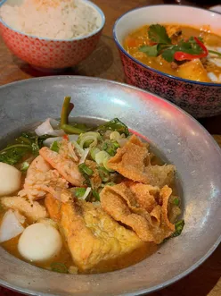 Reading has a new(ish) Thai Street Food restaurant and it has up’d the game where Thai food is concerned in Reading. 

Eatnua is where the smokehouse used to be out the back of the Oracle/John Lewis. 100% worth a visit. 

It’s amazingly well priced, delicious, and the service is warm and friendly.