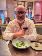 Diners enjoying modern French cuisine like leek tart and roasted lamb at Onyx Restaurant in Paris.