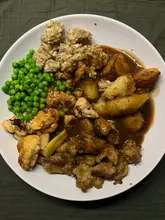 Sunday roast with seitan !

Served with roast potatoes, stuffing, roasted cauliflower and courgette, peas, and topped with gravy (for full disclosure - much, much gravy was added post photos...😂). Seitan was made using the washed flour method.

#veganroast #roastdinner #sundayroast #seitan