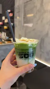 The creator visits Artful Blend in Shoreditch to review their matcha drinks, specifically highlighting the iced banana brulee matcha. The video includes shots of the cafe interior, the preparation process, and the creator's tasting notes.