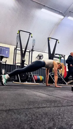 This is one round of a finisher I did recently in my amazing gym The Manchester Collective. 🤍

When speaking to my 1:1 ballet clients about injury prevention as a professional ballet dancer... for me it comes down to: 

•Strength training
•Diet & Nutrition
•Correct placement & Technique 

Strength isn’t just for the gym - it’s what keeps me stable, supported, and able to do what I love day after day.

I also have been refocusing on my diet and looking to reintroduce more Protein, Fibre and Nutrition filled meals, thanks to my trial with Hello Fresh I will be sharing some of my fave meals with you that have been really helping me keep my energy levels! @hellofreshuk #hellofreshambassadoruk #diet #dancer #strength 

Use my code: HFAMBALISONEAGER