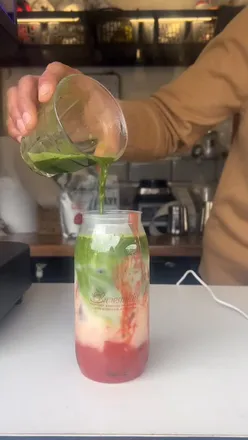 📍Brewsmiths, Kingston Riverside 

@brewsmiths.kingston is a newly opened matcha and coffee trailer on Kingston riverside ☕️🍵

They have a range of exciting drink flavours as well as sweet treats. We went for an oat strawberry matcha latte and a pistachio latte which were both delicious! 

The trailer itself is so cute and I love that they run community events as well! 

⬇️tag someone below you want to try here with!
Currently located at KT1 1PX

*gifted pr invite 

#kingston #kingstonuponthames #londoneats #matcha #eatlocal