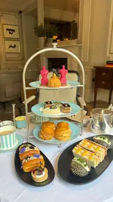 Here are a few options for your SEO alt text, keeping under the 125-character limit:

**Option 1 (Descriptive):**
Close-up of The Pink Parfum chocolate bust dessert at the Schiaparelli-inspired afternoon tea at Hotel Kensington.

**Option 2 (Focus on the brand):**
The Pink Parfum chocolate sculpture served during the Schiaparelli fashion afternoon tea at The Hotel Kensington.

**Option 3 (Concise & SEO-focused):**
A fashionable ruby-chocolate dessert inspired by Schiaparelli at The Hotel Kensington afternoon tea in London.