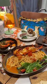 A short, engaging review of a restaurant called Lush and Hush in Notting Hill, highlighting the lobster linguine and the overall date-night atmosphere.