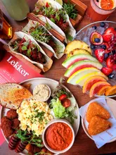 @lekkeruk📍Manchester

A large, airy space with the perfect café vibes 😍☕️✨ @lekkeruk offers a fully halal menu with a huge range of brunch dishes, refreshing drinks and indulgent desserts, making it the perfect spot for your next catch-up or coffee date 🤍

What we tried on the day:

🥘 Mezze Breakfast – every single element of this breakfast was delicious. The sujuk and falafel were spot on and the foul medemas was lovely 👏
🌮 Chicken Tacos – crispy fried chicken topped with garlic sauce… a definite must-try 😮‍💨🔥
🍉 Fruit Platter – fresh fruit served on ice. What more can you ask for? 😍
🥔 Hash Browns – the perfect side dish to brunch
🍋 Lemon Mint & Tropical Juice – super refreshing and paired perfectly with the food 🍹✨

Whether you’re after a cute coffee date, brunch with the girls or somewhere for content, @lekkeruk is definitely one to add to your list!!

☕️ Lekker
📍 259 Chapel St, Salford M3 5JY
✅ HALAL menu

➡️ Let me be your guide to ALL things FOOD and TRAVEL related. HIT FOLLOW for more ❤️.
.
.
. 
#manchesterfood #manchesterbrunch #mcrfoodie #halalfooduk #brunchgoals