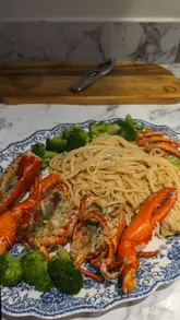 A home cooking video demonstrating how to prepare a Hong Kong-style lobster cheese linguine using ingredients purchased from a supermarket.